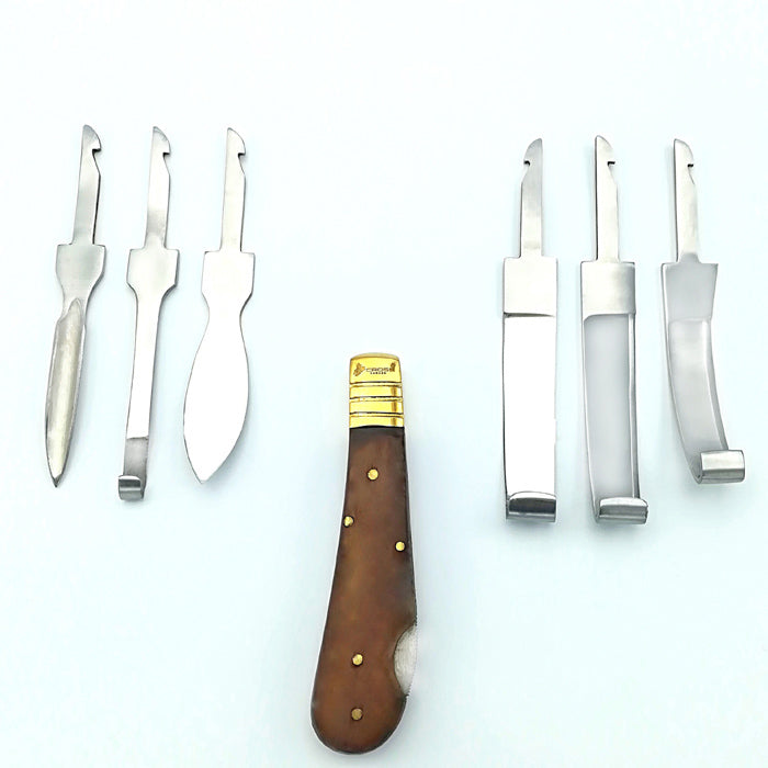 SET OF HOOF KNIVES